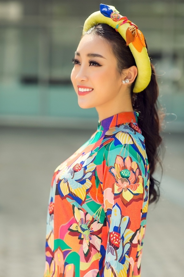 Hoa hậu Mỹ Linh khoe vẻ thanh tân khi diện áo dài 4