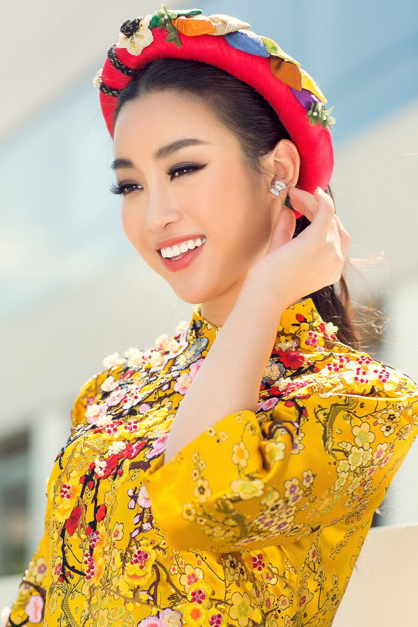 Hoa hậu Mỹ Linh khoe vẻ thanh tân khi diện áo dài 6