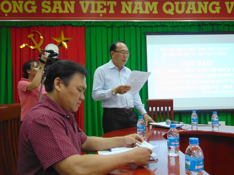 Ông Lê Hoàng Bắc, Phó Giám đốc Sở TTTT tỉnh Sóc Trăng triển khai công điện của Thủ tướng Chính phủ về việc đảm bảo an ninh trật tự tại trạm thu giá dịch vụ BOT. Ảnh: Gia Minh