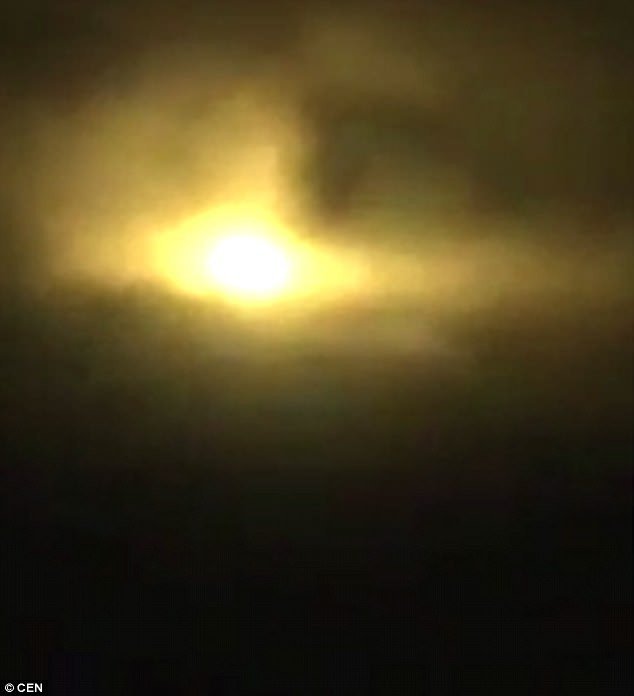 Ánh sáng kỳ ảo xuất hiện trên bầu trời Colombia