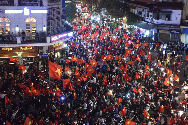 Người hâm mộ đổ ra đường sau chiến thắng lịch sử của U-23 Việt Nam 4
