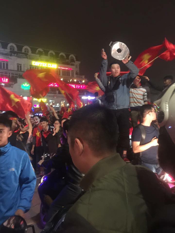 Kiểm kê thiệt hại xoong chảo sau chiến thắng U23 Việt Nam