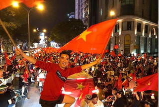 Mr. Đàm hủy show để cùng 100 đồng nghiệp xem U.23 Việt Nam thi đấu