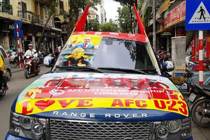 Dàn xe ô tô trang trí ủng hộ U23 Việt Nam vô địch 8