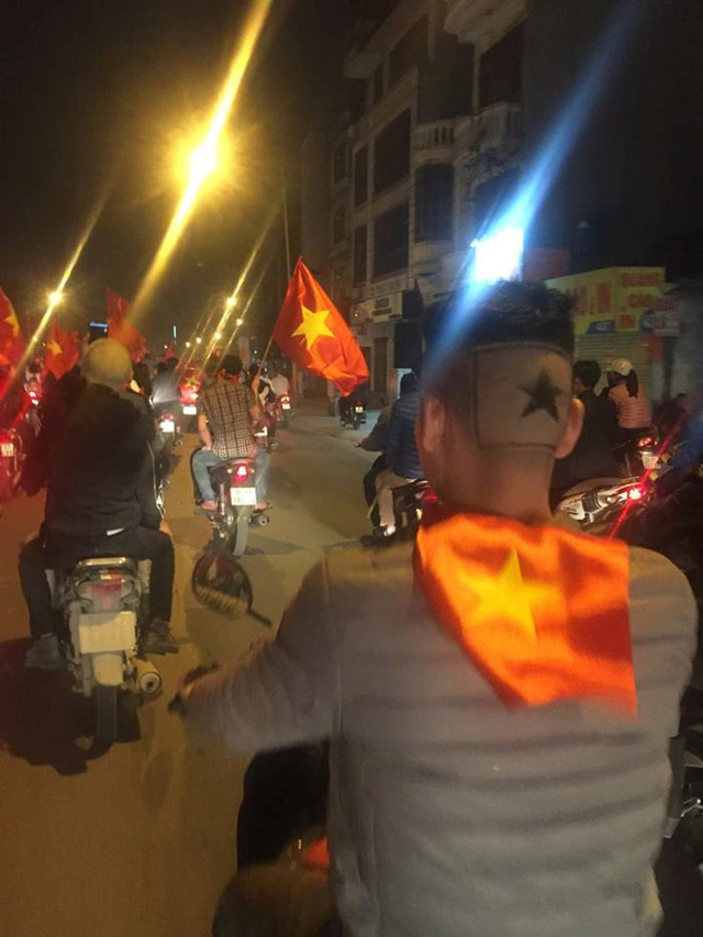 Dân mạng rầm rộ với những kiểu tóc cực ngầu cổ vũ U23 Việt Nam9