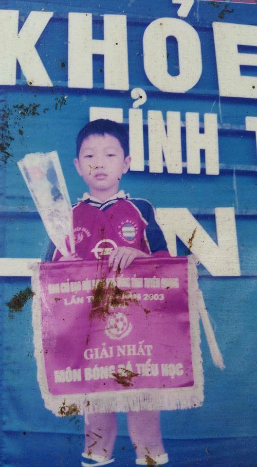 Lộ hình ảnh thời thơ ấu cực đáng yêu của đội trưởng U23 Việt Nam 4