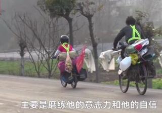 Bố bắt con trai 6 tuổi đạp xe 70 km mỗi ngày để rèn thể lực