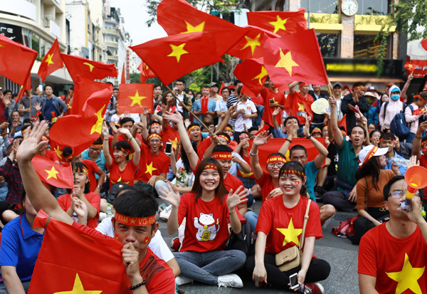 Cả nước hừng hực khí thế cổ vũ U23 Việt Nam chiến thắng
