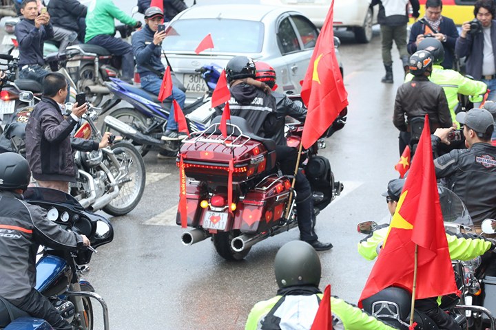 Gần 100 xe chiếc mô tô Harley Davidson sẽ di chuyển chạy theo xe buýt hai tầng từ Hà Nội tới sân bay Nội Bài đón các cầu thủ U23 Việt Nam