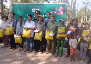 Tập đoàn Tân Hiệp Phát trao hơn 300 phần quà Tết cho người dân tỉnh Bình Phước