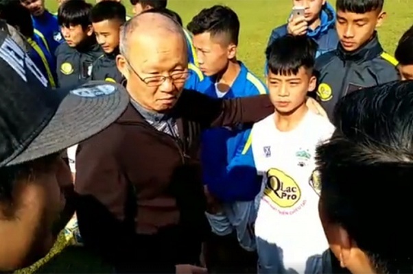 HLV Park Hang Seo ấn tượng với cầu thủ trẻ của HAGL