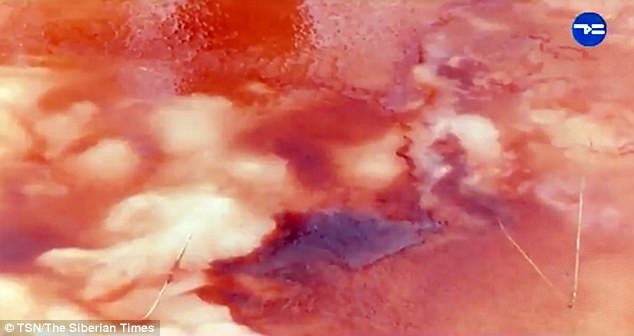 Nước sông đỏ như máu người tại Nga khiến dư luận xôn xao