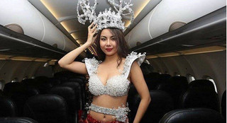 Người mẫu mặc phản cảm đón U23 Việt Nam: Xin lỗi vì làm ảnh hưởng đến tình cảm người hâm mộ
