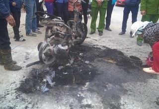 Thanh Hóa: Xe tay ga bốc cháy trơ khung cạnh cây xăng