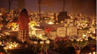 Phong tục Tết kỳ lạ nhất thế giới: Đón năm mới tại nghĩa trang