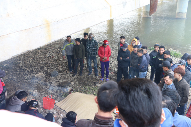 Trao tặng huy hiệu cho nam sinh tử vong khi cứu 3 mẹ con đuối nước ở Thanh Hóa