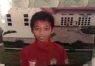 Lộ hình ảnh thời thơ ấu cực đáng yêu của hậu vệ Vũ Văn Thanh