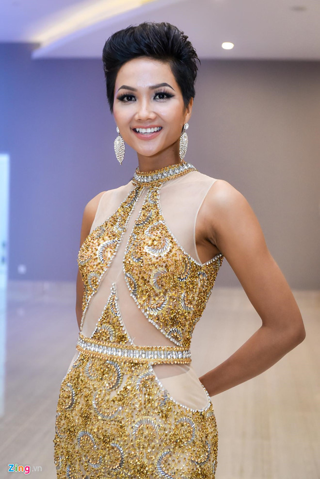 Hoa hậu hoàn vũ VN 2017 HHen Nie hỗ trợ thí sinh Chung kết Én Vàng 2017