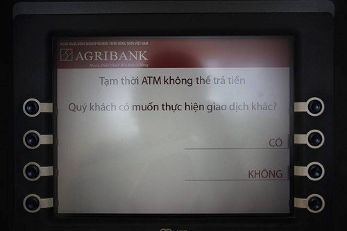 Ngao ngán cảnh chen chúc nhau rút tiền tại cây ATM ngày giáp Tết 10