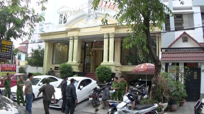 Đột kích khách sạn ở Sài Gòn, hàng chục dân chơi phê ma túy