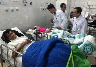 Nhân chứng vụ lật xe khách ở Đà Nẵng: Xe gặp nạn khi tài xế đang dùng điện thoại