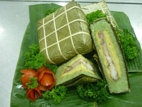 Bánh chưng trong dịp Tết là món ăn truyền thống của người Việt