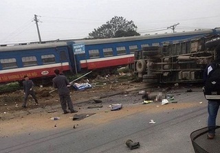 Hưng Yên: Xe tải va chạm tàu hỏa, một người thiệt mạng