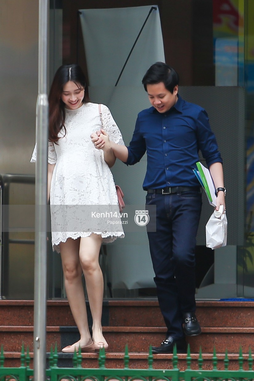 Hoa hậu Đặng Thu Thảo bị bắt gặp lộ bụng bầu, được Trung Tín đưa đi khám thai