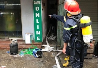 Cháy lớn trong căn nhà 4 tầng ở Hà Nội, nhiều người tá hỏa bỏ chạy