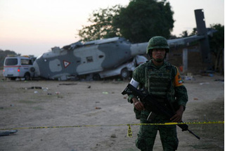 13 người dưới đất thiệt mạng trong vụ rơi máy bay chở bộ trưởng Mexico