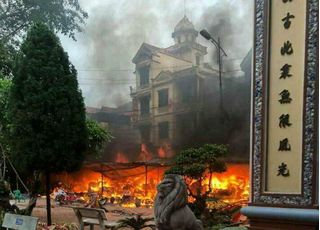 Lạng Sơn: Cháy dữ dội ở đền Mẫu Đồng Đăng ngày mùng 5 Tết