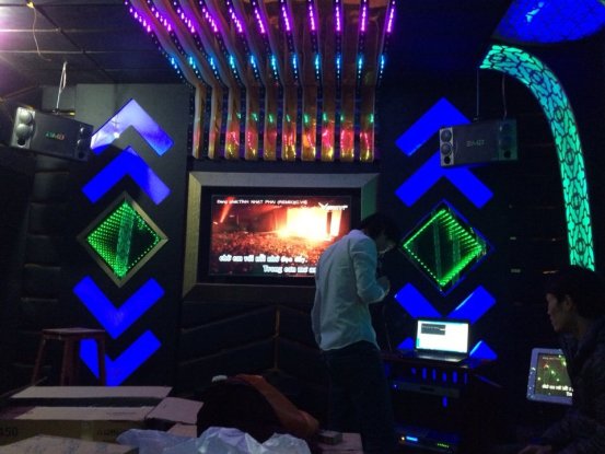 Nghệ An: 3 anh em đuổi khách, đâm chết chủ quán khi hát karaoke