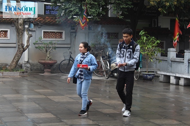 Giới trẻ tấp nập đến chùa Hà cầu duyên đầu năm8