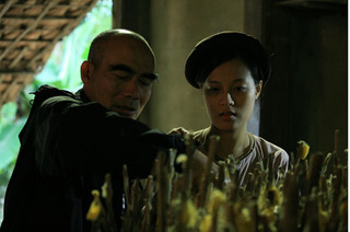 Đạo diễn Lưu Trọng Ninh lên tiếng về chuyện 'phim giả, tát thật' của hai nữ chính Thương nhớ ở ai