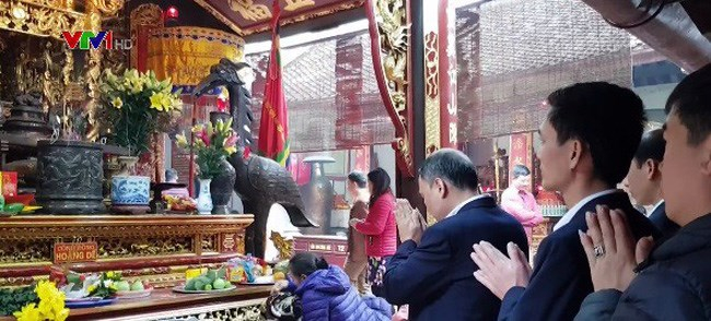 Tạm đình chỉ 7 cán bộ, lãnh đạo kho bạc nhà nước TP Nam Định đi lễ trong giờ hành chính
