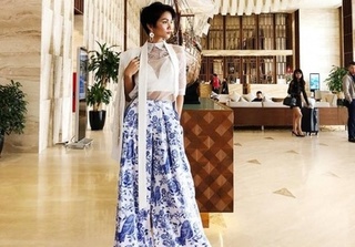 Đi giày tróc da, Hoa hậu H'Hen Niê vẫn khẳng định 'quan trọng là thần thái'