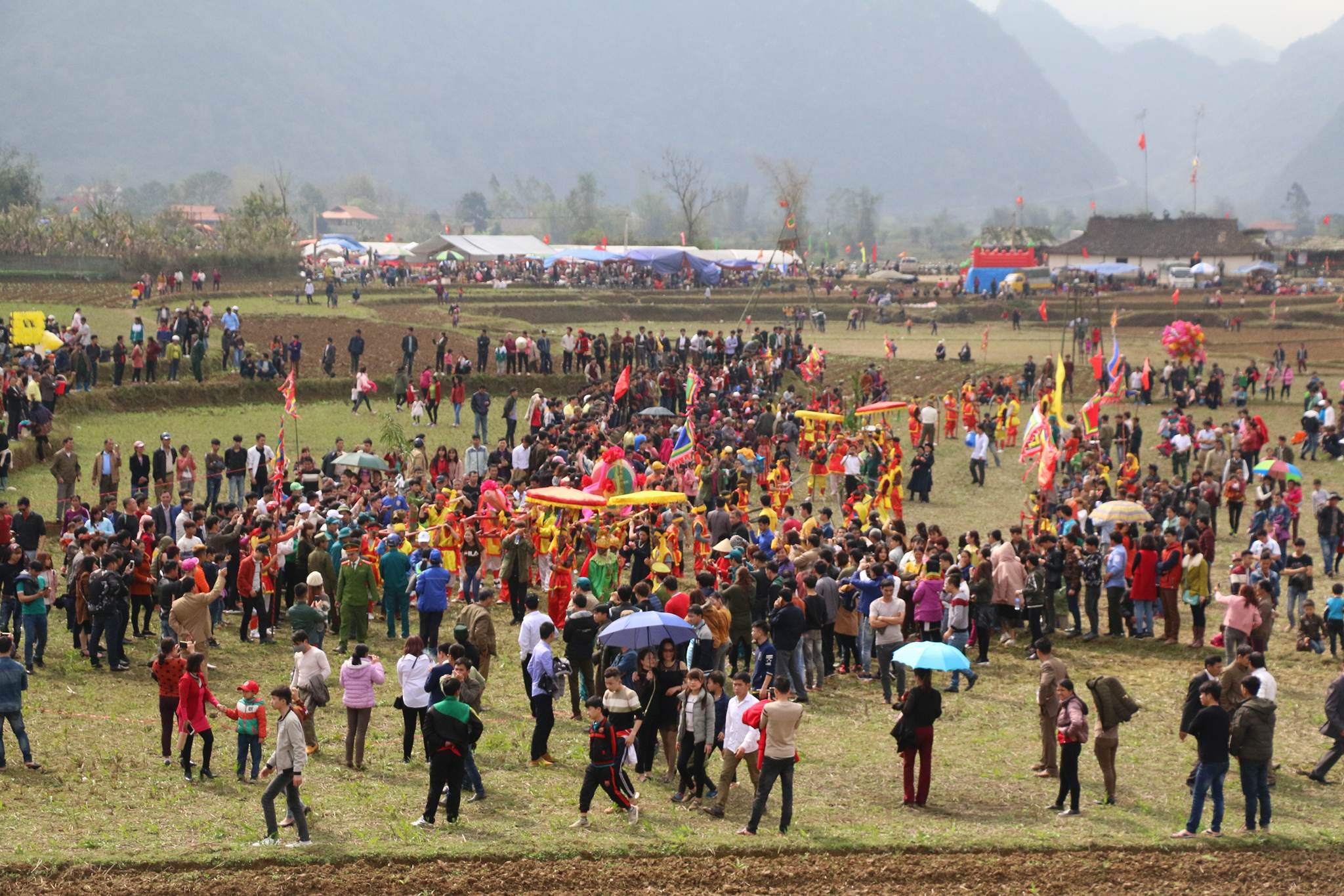 Lễ hội Ná Nhèm ở lạng Sơn của người Tày được tổ chức vào ngày 15 tháng Giêng hàng năm tại xã Trấn Yên, huyện Bắc Sơn