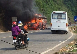 Xe khách Phương Trang bất ngờ bốc cháy, 23 hành khách thoát chết