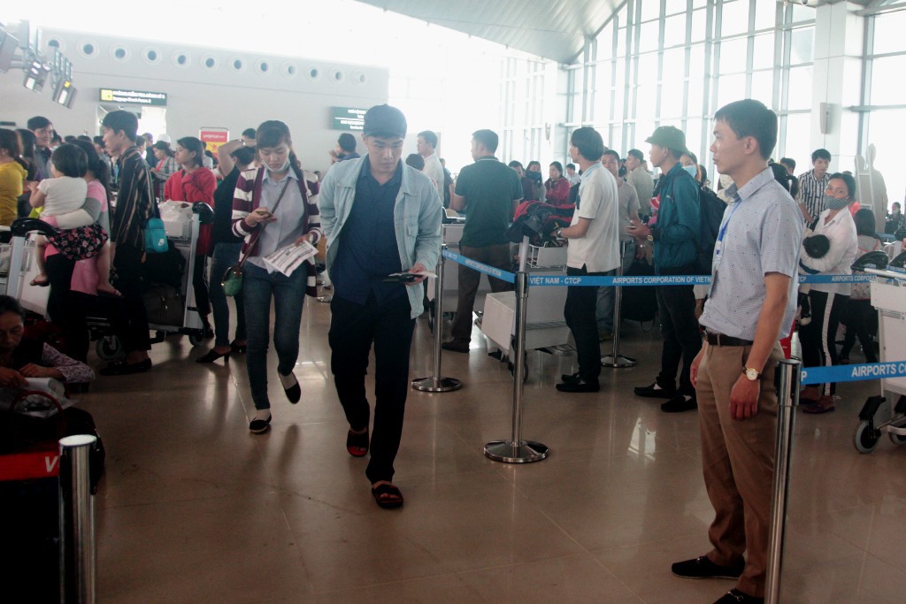 Để thanh niên tâm thần lên máy bay, sân bay Vinh tăng cường an ninh 
