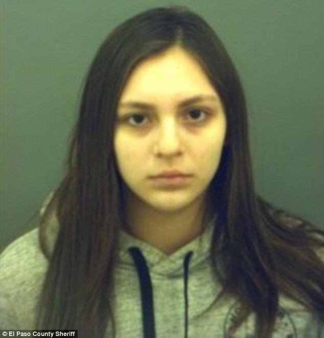 Cô gái 17 tuổi lén sinh con rồi hạ sát sinh linh bé nhỏ trong nhà vệ sinh