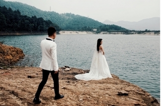 Hậu trường chụp ảnh cưới tình tứ của Khắc Việt và bạn gái DJ