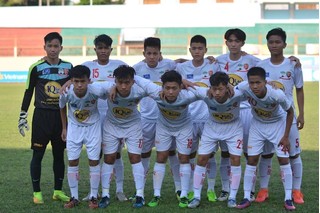 HLV Hoàng Anh Tuấn nhận nhận định bất ngờ các cầu thủ trẻ HAGL JMG