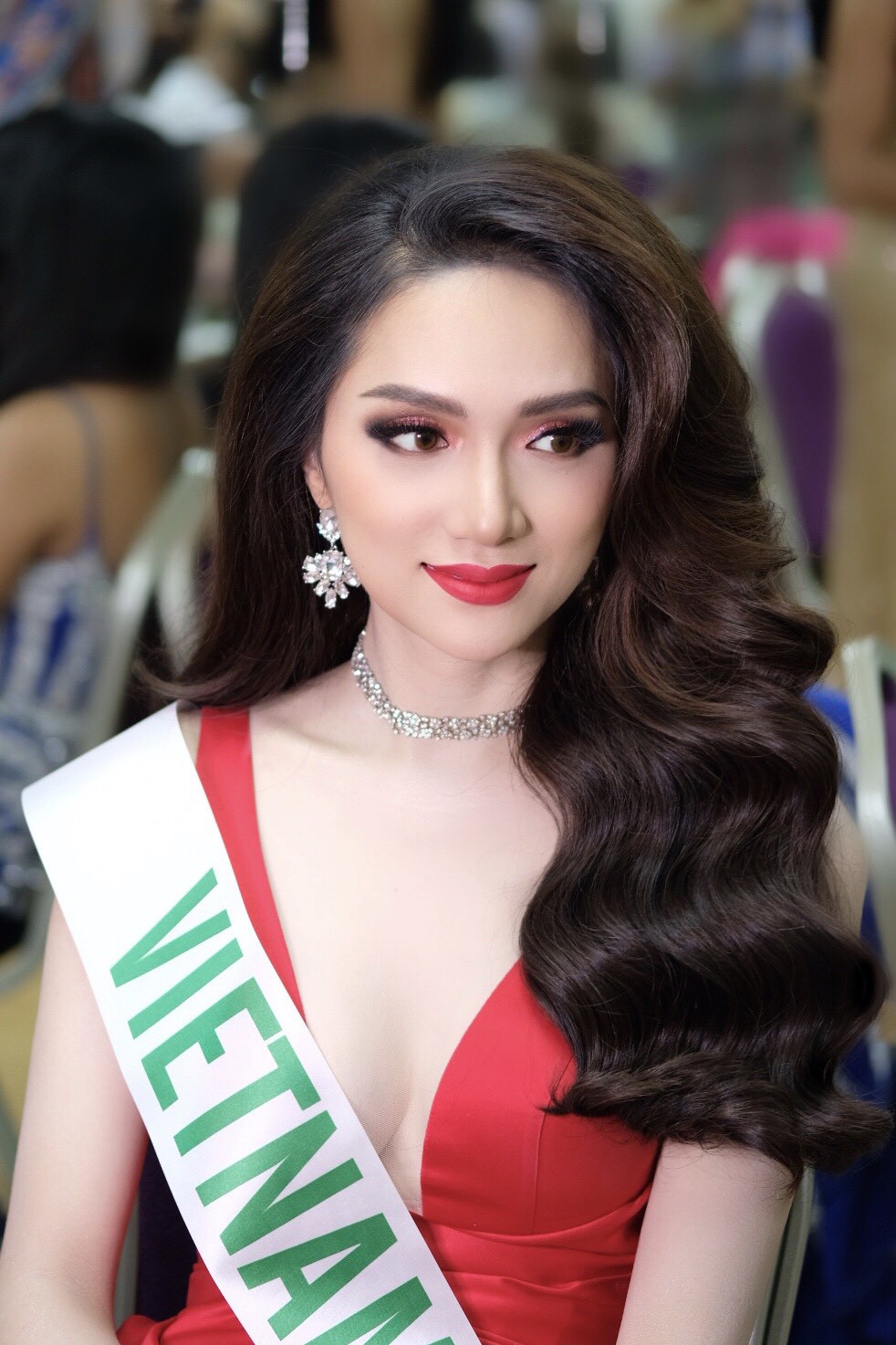 Hương Giang đẹp rạng ngời trước chung kết Hoa hậu Chuyển giới Quốc tế 2018 