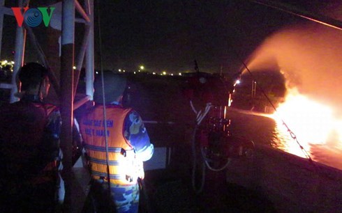 Hải Phòng thưởng nóng 500 triệu cho các đơn vị chữa cháy tàu dầu