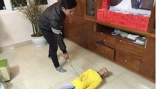 Vụ bé trai 10 tuổi bị bố và mẹ kế bạo hành ở Hà Nội: Choáng váng với kết quả giám định