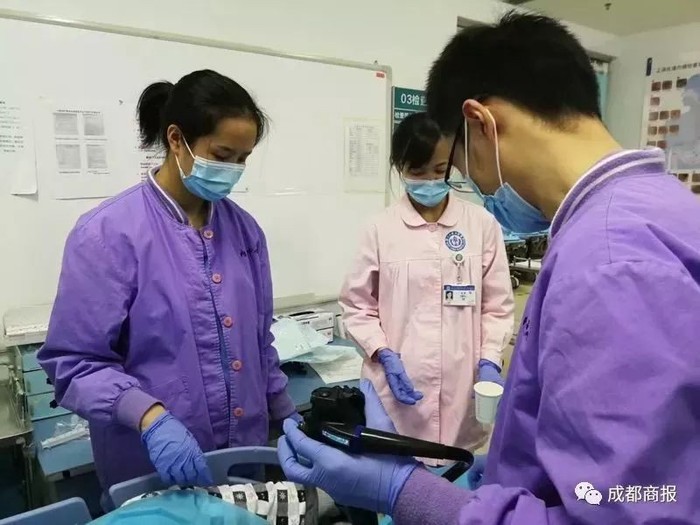 xương cá kẹt trong hậu môn