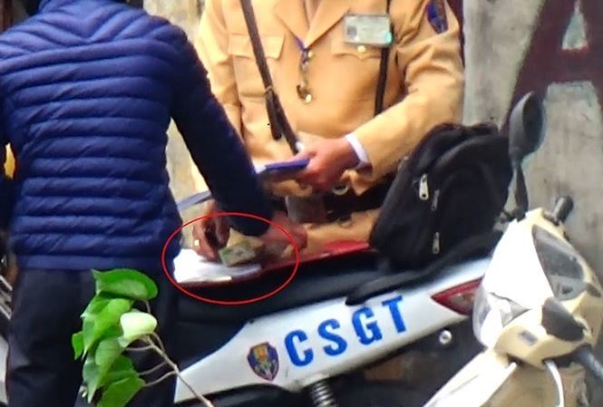 Tạm đình chỉ nhiều chiến sĩ cán bộ xuất hiện trong clip CSGT Hà Nội làm luật như ảo thuật