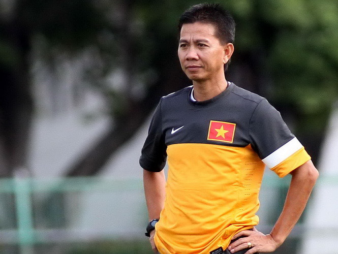 HLV Hoàng Anh Tuấn theo dõi các trận đấu quan trọng tại U19 quốc gia 2018