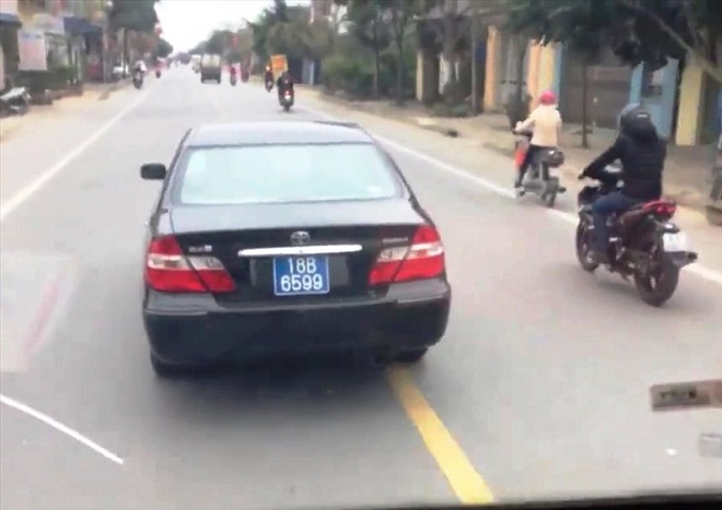 Nam Định: Truy tìm xe ô tô biển xanh lạng lách, đánh võng trên đường