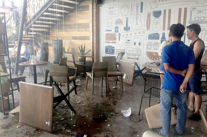 Hỗn chiến tại quán cà phê ở Sài Gòn, khách tá hỏa chạy thoát thân